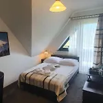Gosciniec Na Brzyzku לינה וארוחת בוקר 3*